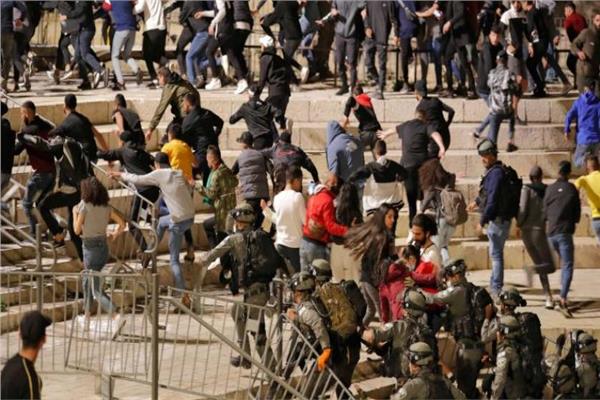 الاحتلال يعلن حالة التأهب وينشر آلاف العناصر في القدس