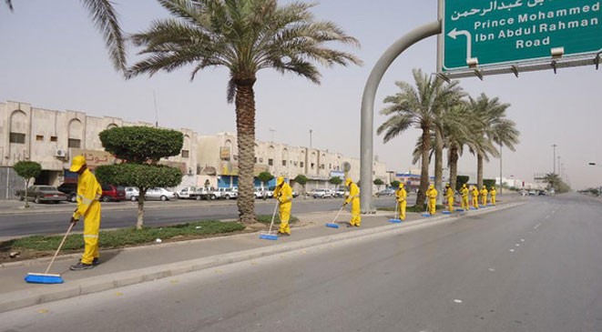 السعودية تغير اسم عامل النظافة إلى “صديق البيئة”