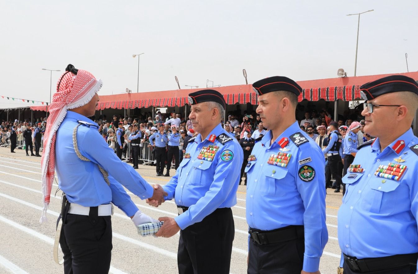مدير الأمن العام يرعى حفل تخريج المستجدين في مدينة الملك عبدالله الثاني ابن الحسين التدريبية 