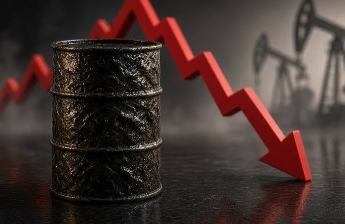 النفط يتراجع مع انحسار مخاوف الإمدادات واستمرار توترات الشرق الأوسط