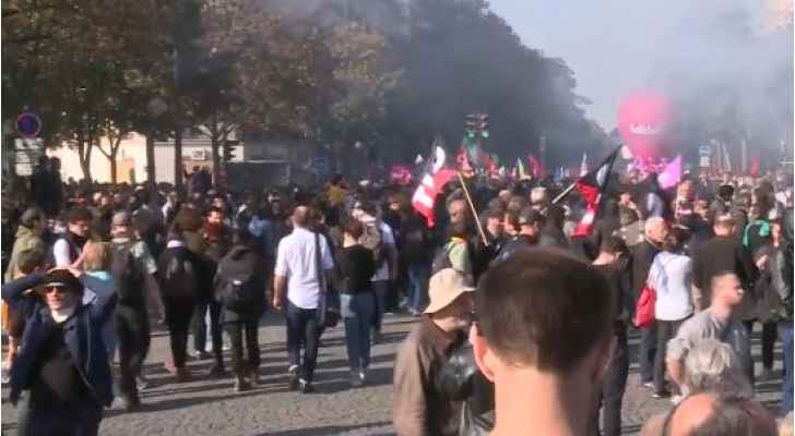 بالفيديو: مظاهرات وأعمال شغب في فرنسا احتجاجا على سياسة الحكومة