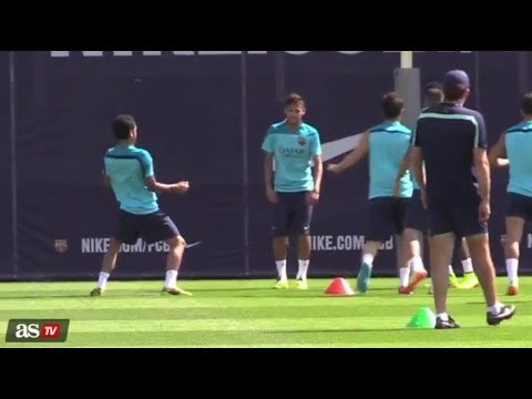 فيديو: داني ألفيس يرقص في تدريبات برشلونة