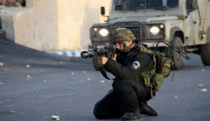 إصابة 10 فلسطينيين بالرصاص الحي خلال مسيرة