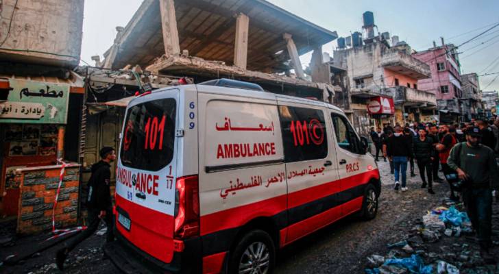 في عملية نادرة وسط القصف ..  الهلال الأحمر الفلسطيني ينقذ جنيناً من رحم والدته الشهيدة في خانيونس