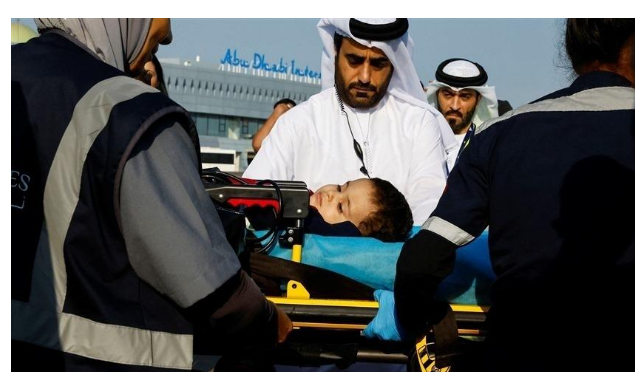 الإمارات تستقبل الطائرة الأولى ضمن مبادرة استضافة ألف طفل فلسطيني