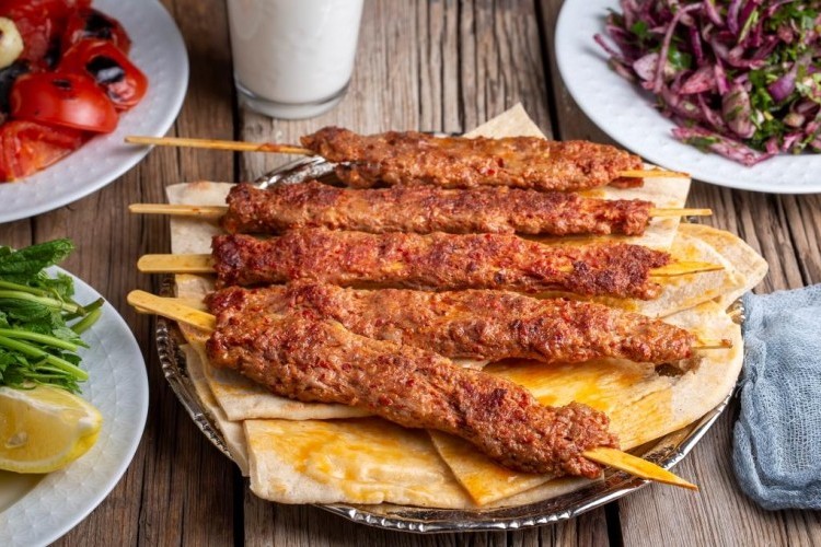 كباب لحم على الفحم بالطريقة التركية