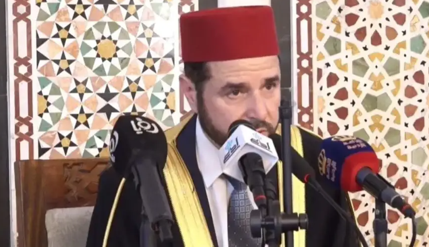 بالفيديو ..  لماذا بكى "إمام شهير" في الأردن على الهواء مباشرة قبل صلاة الجمعة؟  