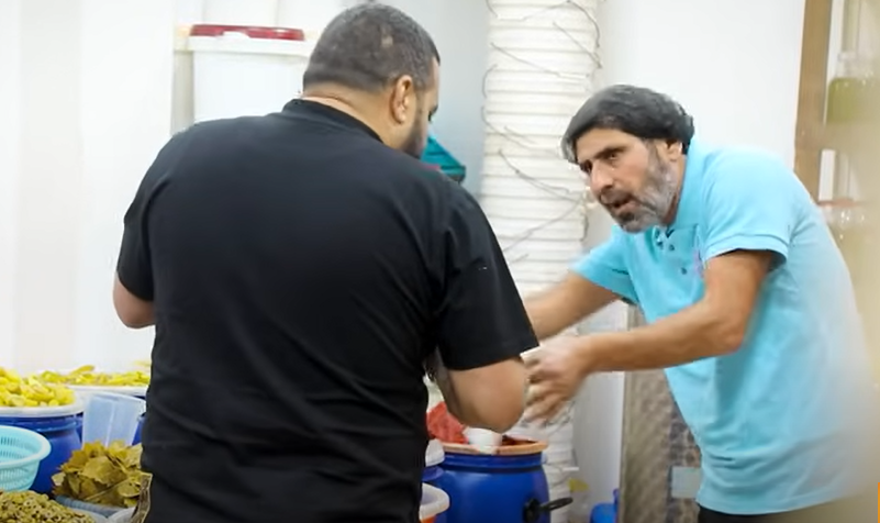 الكاميرا الخفيه في محل الاجبان 