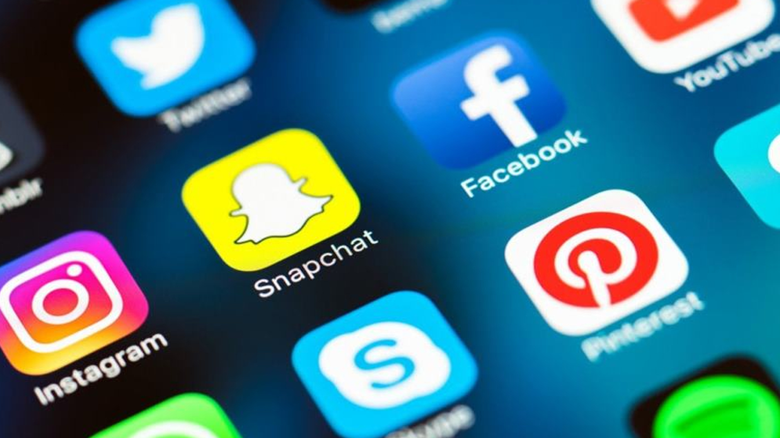 اعتبارًا من 2026 ..  فرنسا تعتزم حظر وسائل التواصل الاجتماعي للأطفال