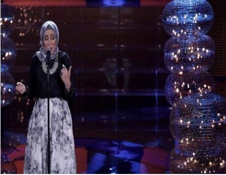 بالفيديو  ..  هل يكون الفوز من نصيب نداء شرارة في the voice ؟