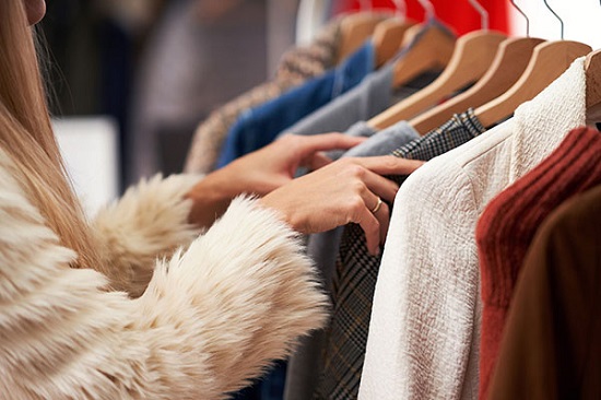 "تجارة عمان" تطالب الحكومة بتخفيض ضريبة المبيعات على الألبسة وتنظيم السوق بالشكل الصحيح