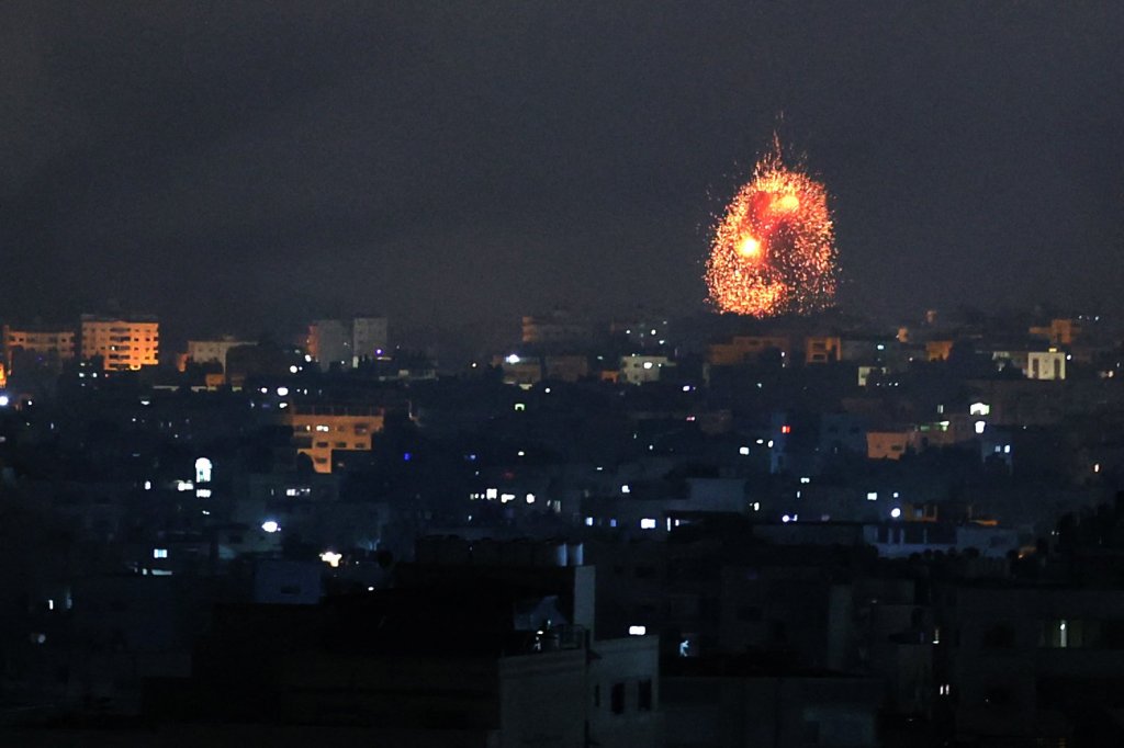 160 مقاتلة للاحتلال أطلقت 450 صاروخاً خلال وقت واحد على غزة