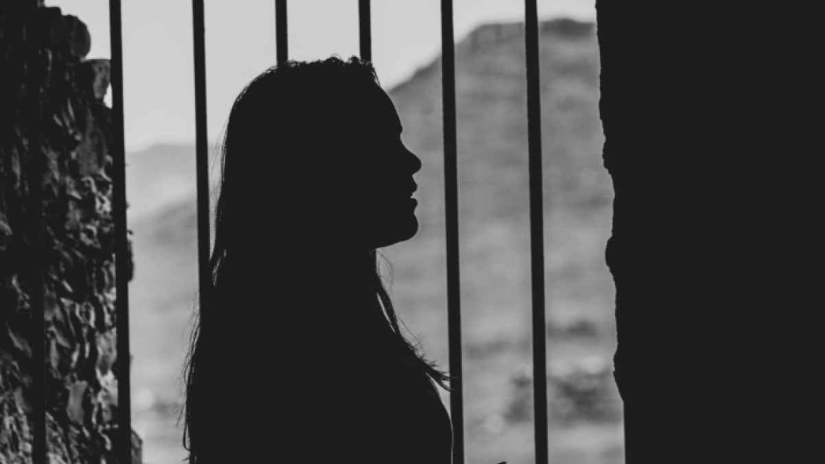 مأساة ..  وفاة طفل على يد عاملة المنزل  