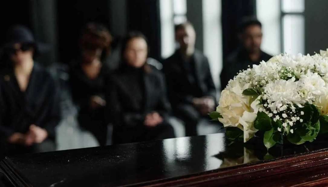 دلالات رؤية بيت عزاء لشخص مجهول في الحلم