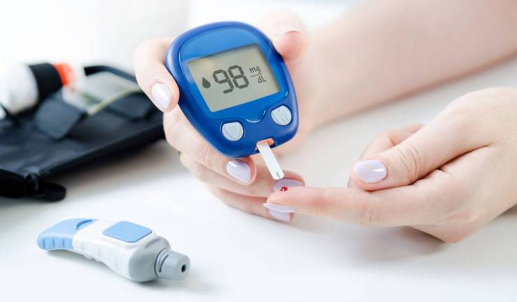 كيف تخفض نسبة السكر في الدم بشكل طبيعي؟
