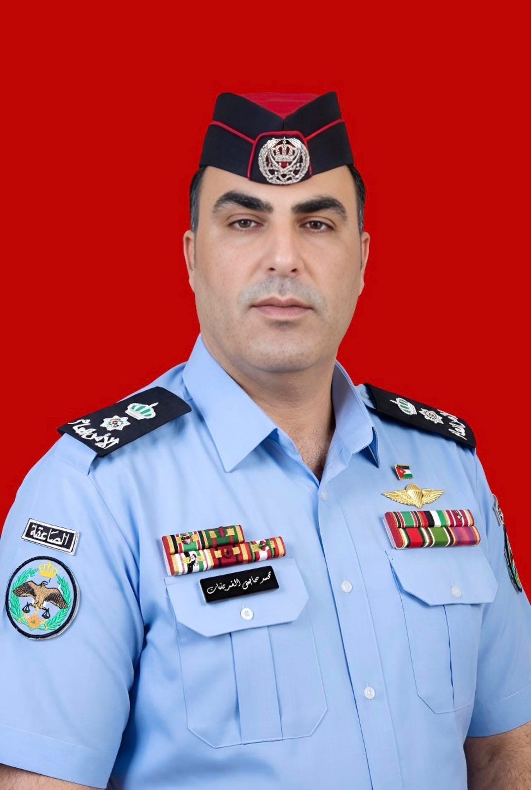محمد أبو غلوس يهنئ محمد الشديفات بمناسبة ترفيعه إلى رتبة مقدم