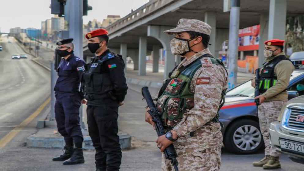 القوات المسلحة تنتشر على مداخل المحافظات
