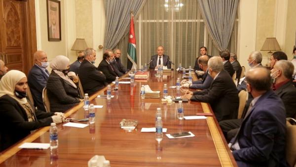العضايلة: الملك يوجه الحكومة دائما لتحسين مستوى معيشة المتقاعدين العسكريين