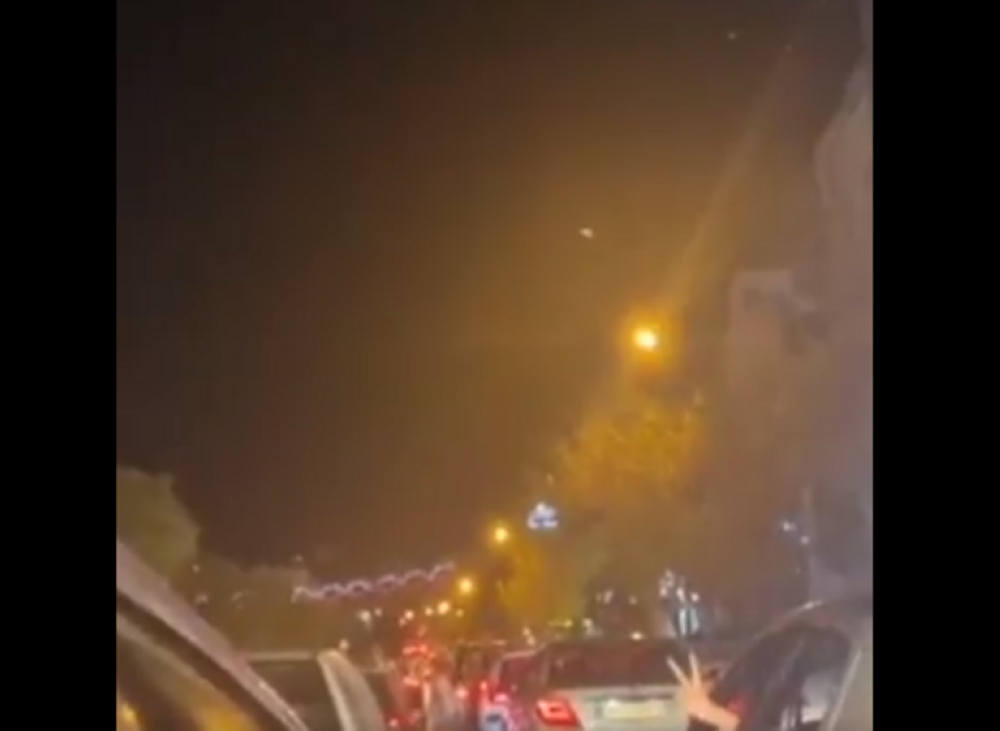 الايرانيون يحتلفون بهزيمة منتخب بلادهم  ..  فيديو 
