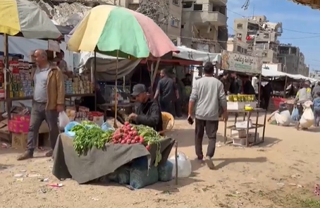 نقص الغذاء وارتفاع الأسعار يزيدان معاناة السكان في خان يونس