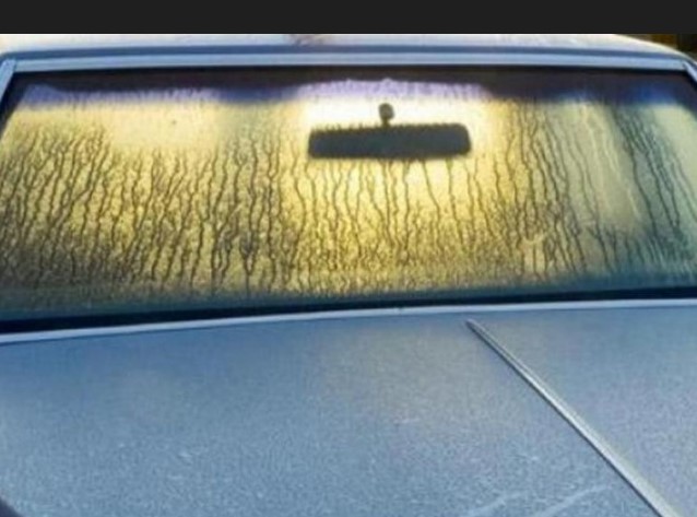 كيفية التخلص من ضباب زجاج السيارة من الداخل والخارج Image