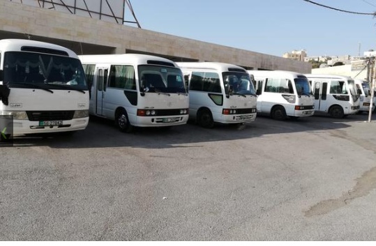 عجلون: إضراب لسائقي باصات الشفا احتجاجا على عمل الخصوصي