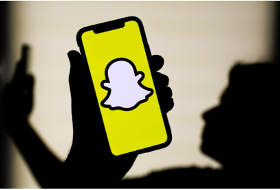 أوروبا تراجع معايير سلامة الأطفال على سناب شات ويوتيوب