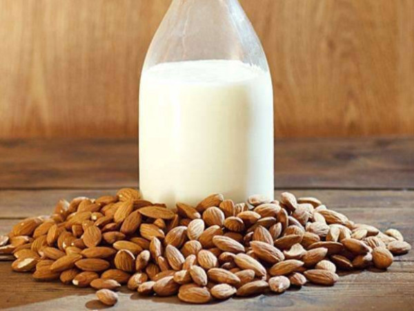 ما فوائد حليب اللوز للنساء؟