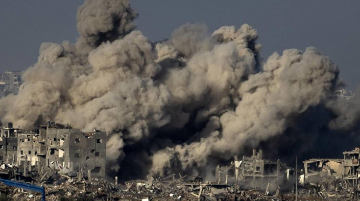 عشرات الشهداء والجرحى في استهداف الاحتلال منازل في حي الزيتون بغزة
