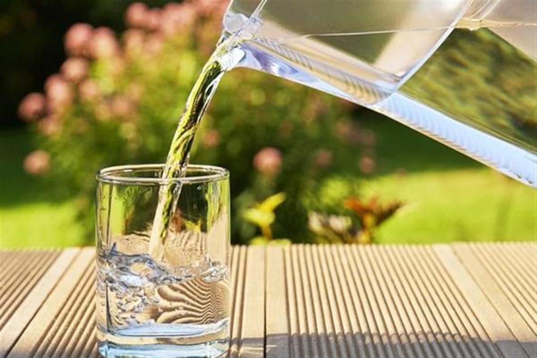 فوائد الماء الدافئ على الريق