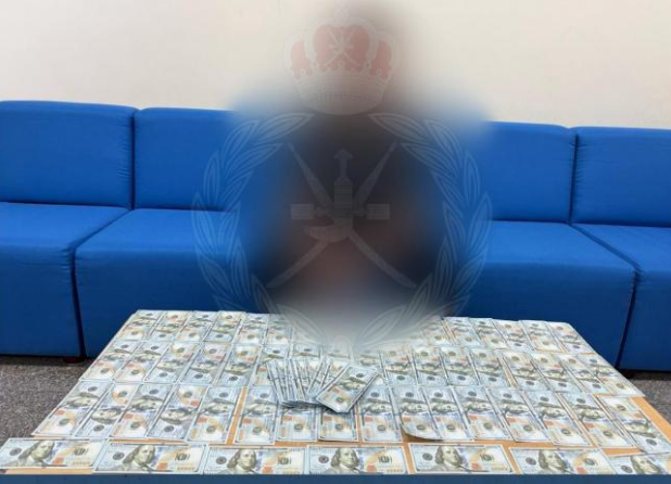 عُمان  ..  القبض على وافد بتهمة ترويج وتداول العملات المزورة