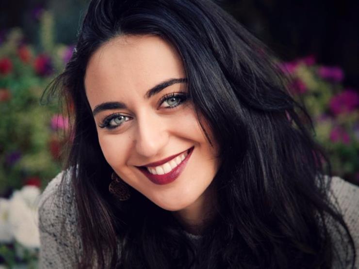 بالفيديو والصور  ..  فايا يونان بصور من مرحلة الطفولة مع شقيقتها
