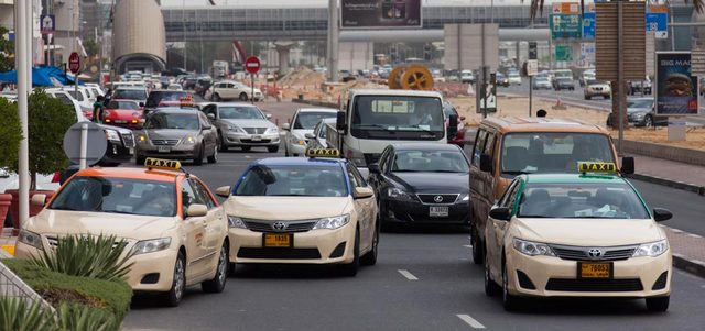 «طرق دبي» تزوّد سيارات الأجرة بـ «راديو مسافة الأمان»
