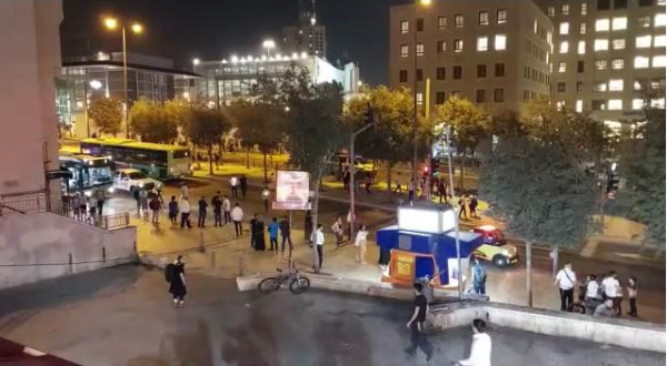شاهد ..  فرار مجموعة من المستوطنين هاربين بعد اشتباههم بحدوث هجوم مسلح بالقدس