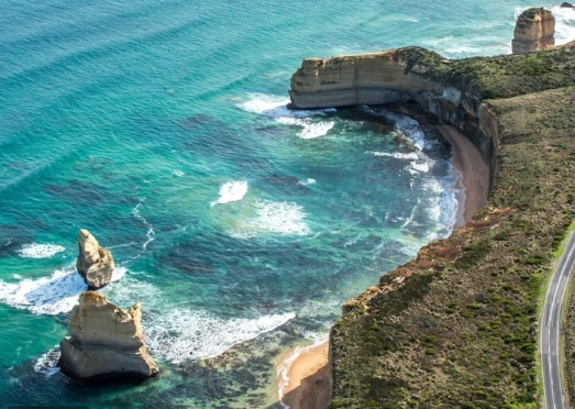 السفر بالسيارة: أجمل الطرق والمناظر بين المدن