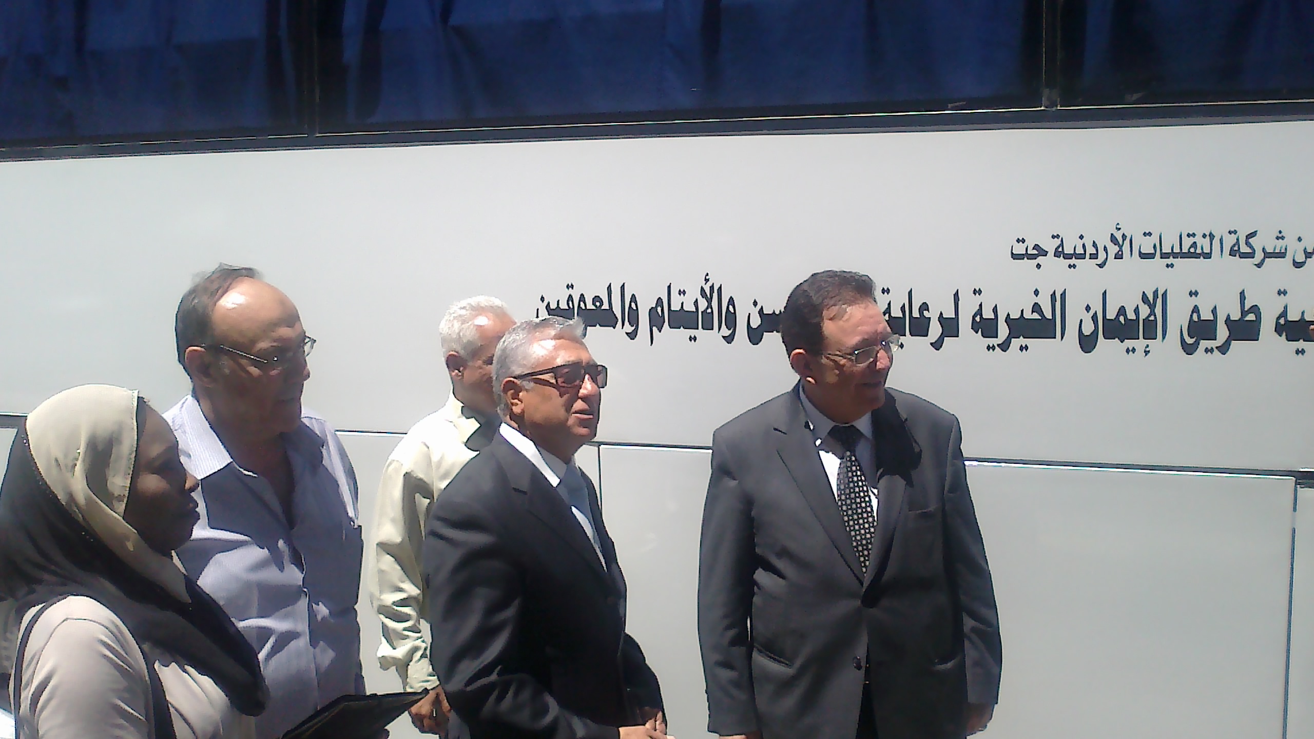 شركة النقليات السياحيه الاردنيه ـ جت ـ تتبرع بحافلة نقل لجمعية طريق الايمان الخيرية