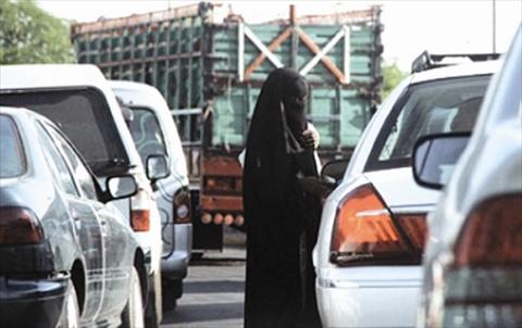 بحقها 18 قيدا ..  ضبط متسولة بحوزتها 3313 دينارا في العاصمة عمّان - تفاصيل 