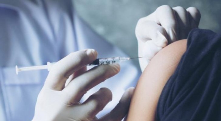 وزير صحة أسبق ينتقد تصريحات وزارة الصحة بإصابة نحو 15 ألف شخص بكورونا في الأردن بعد تلقيهم اللقاح