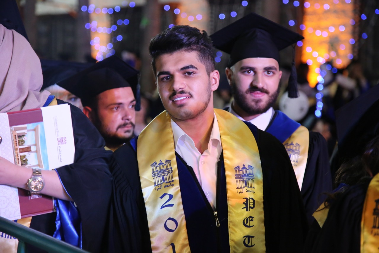 المحامي "محمد الدعجة" مبارك التخرج ..  صور