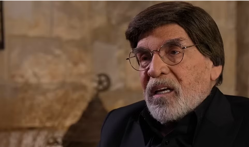 ياسر العظمة يحتفي ببشار إسماعيل في الحلقة الأولى من "أسرة مرايا"