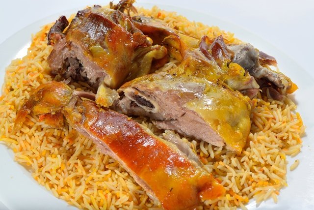 قبل عيد الأضحى تعرفي على طريقة تحضير طبق مندي لحم ببصمة يمنية رائعة 