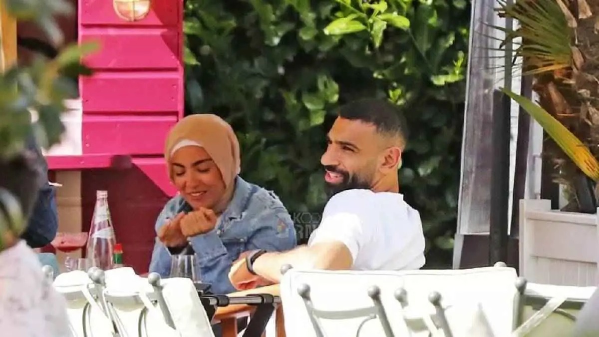 ما حقيقة صور أول ظهور لزوجة محمد صلاح في تركيا بعد الولادة؟ 