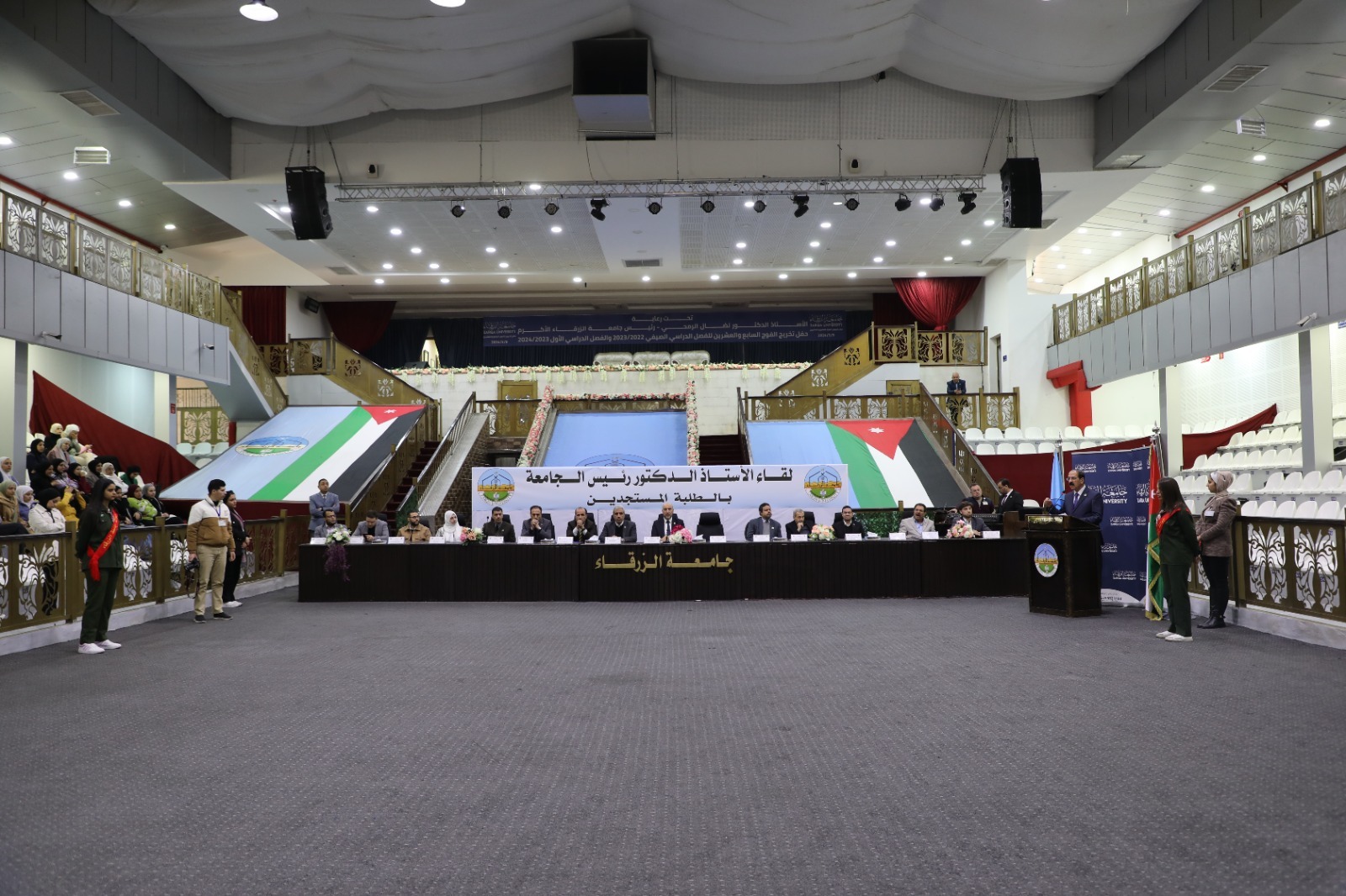 نائب رئيس جامعة الزرقاء يلتقي بالطلبة المستجدين 