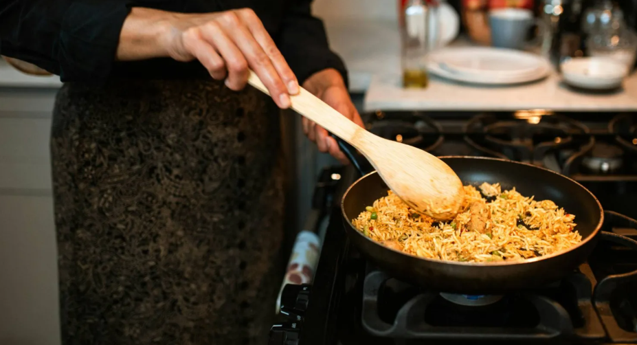 هل يسبب الأرز المُعاد تسخينه تسمماً غذائياً؟