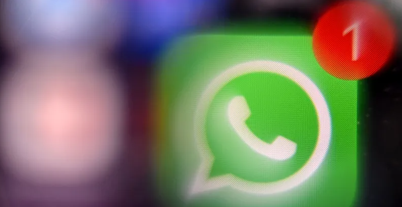 إيران تدعو لحذف "واتساب" بزعم "التجسس" لصالح إسرائيل