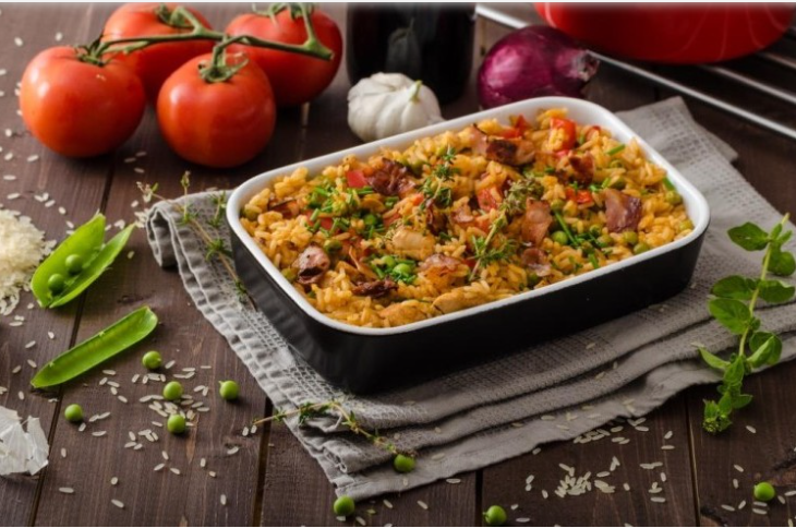 صينية أورزو باللحم في الفرن