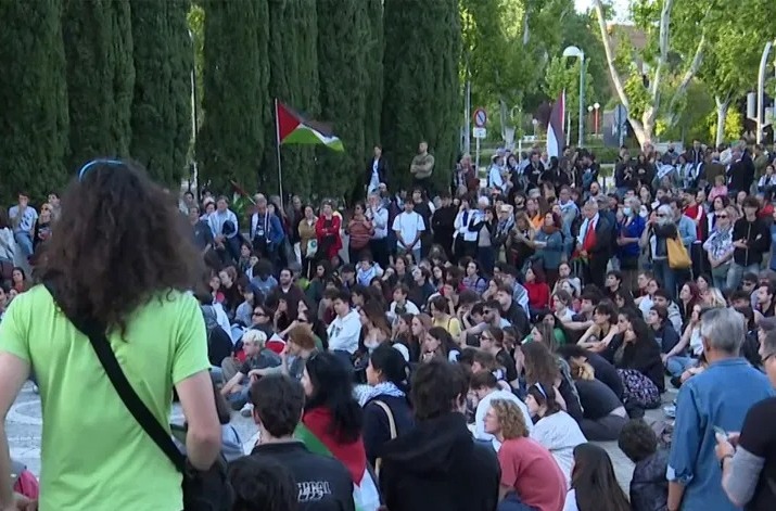 عشرات الجامعات الإسبانية تقطع علاقتها بإسرائيل