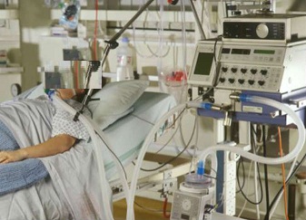 مسلسل الأخطاء الطبية يتواصل  .. "ثلاثيني" يدخل مستشفى خاص لإجراء عملية "الزائدة" والان ميت سريريا  