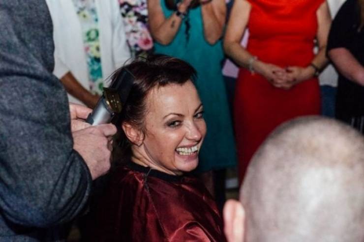  امرأة تقص شعرها بالكامل يوم زفافها !