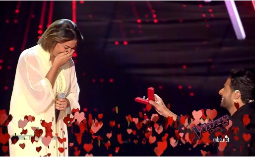 بالفيديو  ..  محمد حماقي يتقدم لخطبة فتاة في برنامج ذا فويس